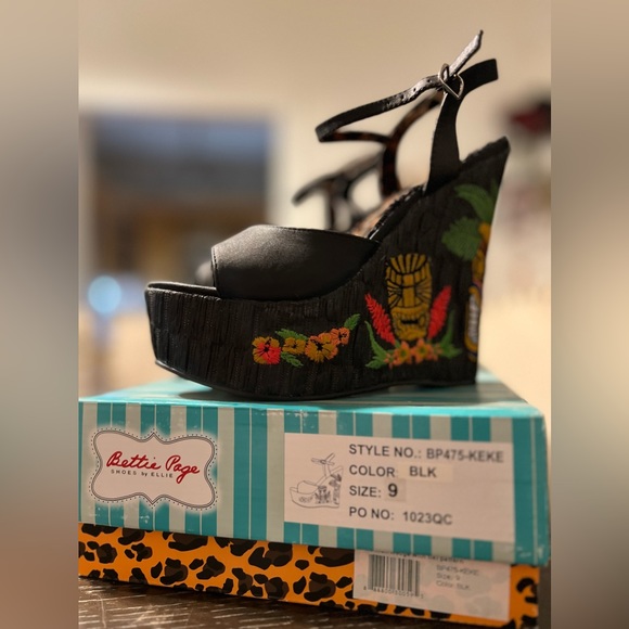 Keke Tiki Wedges by Bettie Page - Picture 1 of 7